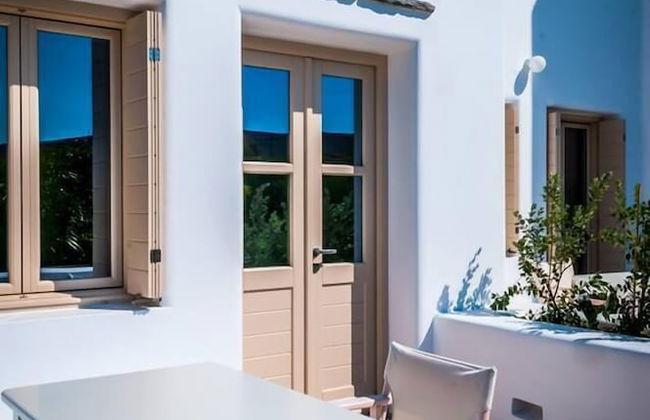 Milia Gi Suites - Photo 42