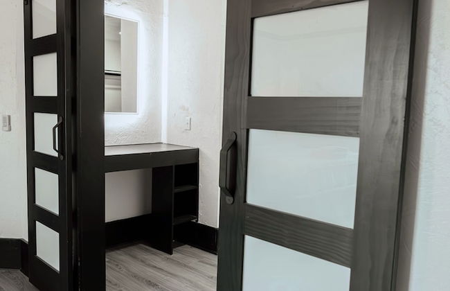 Cozy 6BR Home Near Plaza Dist -sleeps 15 - Photo 43