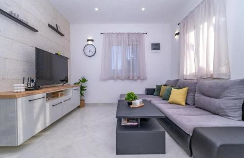 Holiday Home Bra uta- Two Bedroom Holiday Home with Pool - Foto 1