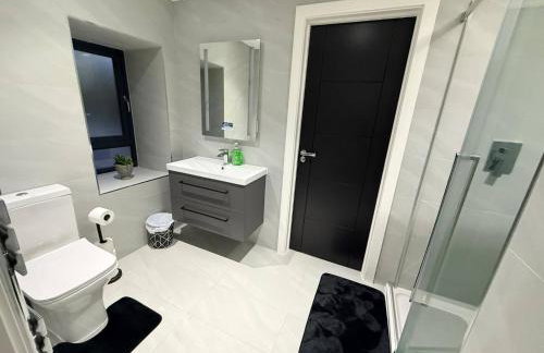 Luxury home 5 bedroom 3 bathroom games room parking - Foto 25