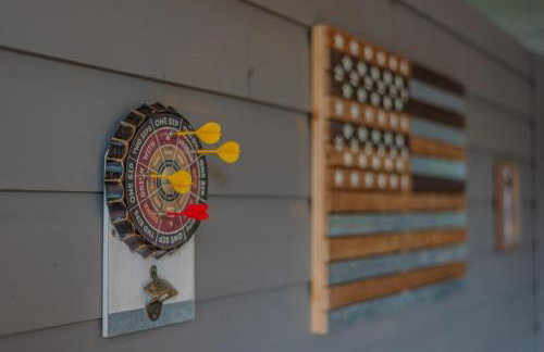 Serene POOL & Firepit in Stunning Home By Airport - Foto 18