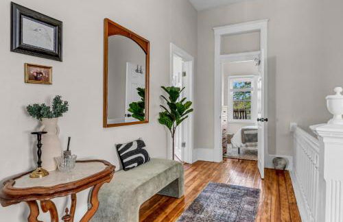 A Timeless Victorian Home with Period Charm! - Foto 30