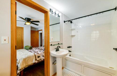 Golf, Fish and Ski Retreat with Game Room in Thompson - Foto 21