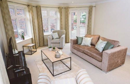 ! LARGE ! Apartment Central Leatherhead Sleeps 6! - Foto 16
