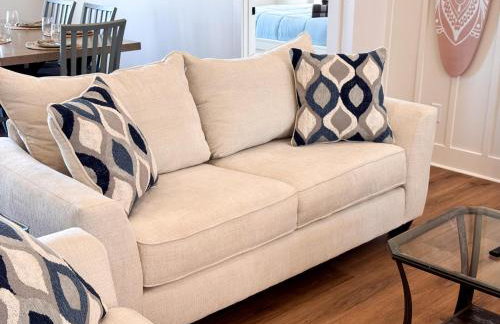 4BR Beach Haven - Deck, Gourmet Kitchen, Tiki Bar Fun - Foto 21