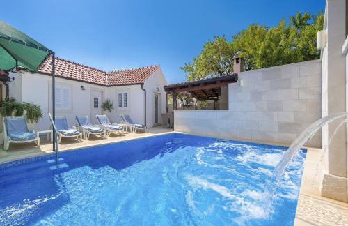 Holiday home krika -Three Bedroom Home with heated Pool and Jacuzzi - Foto 110