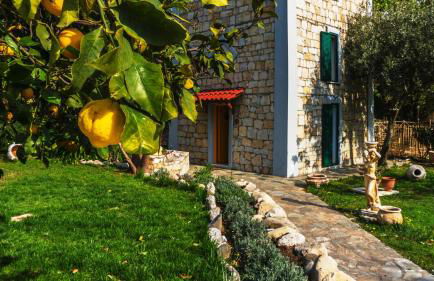 Steinturm mit Dach-Terrasse zwischen Fluß, Meer und Gebirge- Spiti Pirgos - Foto 7