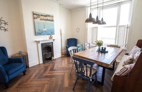 Beach View - A Truly Stunning House Opposite The Sea! Sleeps 10! Families, Friends, Contractors and Pets are all Welcome! - Foto 10