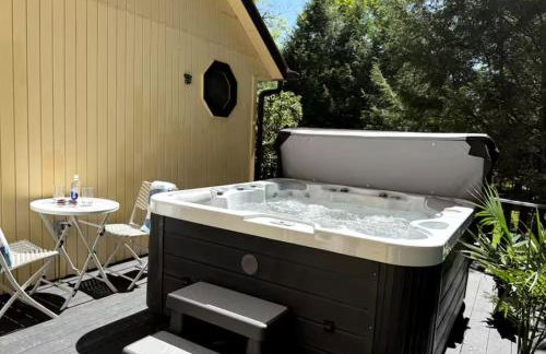 Bethel Escape Hot Tub 4 beds Game Room and Fire pit Fully Stocked Kitchen - Foto 1