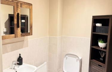 Parkside Luxury 3 bedroom home, 5 min to Ebbsfleet Station and has free Parking - Foto 25