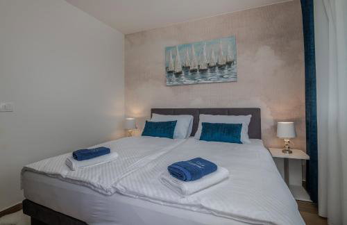 Villa with nice pool, luxuriously furnished, quiet area - by TRAVELER tourist agency Krk ID2389 - Foto 35