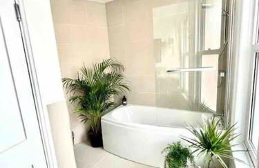 A unique and spacious river front property - Foto 52