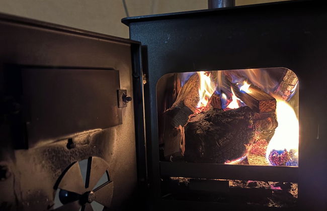 Cozy Winter Hot Tent With Log Burner, Tv & Hot tub - Photo 13