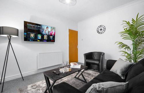 Stylish Four Bedroom House - Garden - Parking - Great Barr 110F - Foto 11