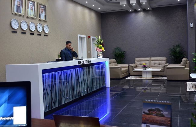 President Waves - Photo 33