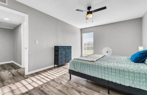 Welcoming 2BR Apartment Near Campus and Shops - Foto 11