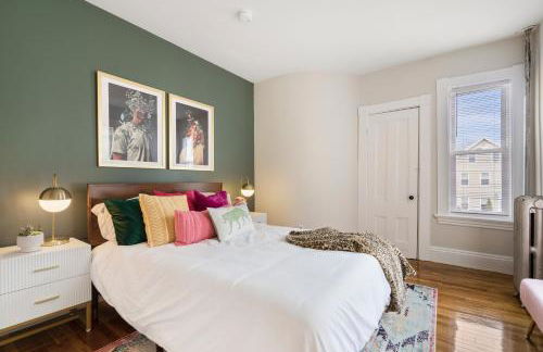 Downtown Beverly Minutes to Salem+Train w/Parking - Photo 2