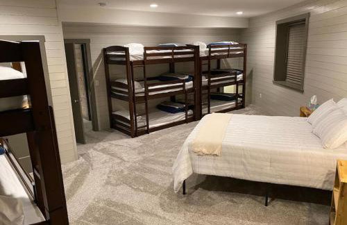 Dual Cabin- Yellowstone Family Retreat- Sled Hill - Foto 23