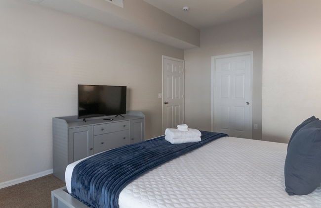 Charming Townhouse Near Disney - Photo 11