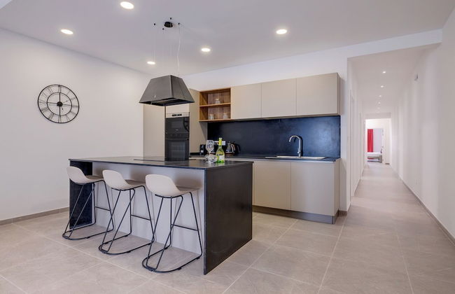 Elegant Sliema Penthouse, Panoramic Terrace - Foto 13