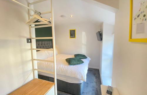 The Cwtch, Log Fire, Sleeps 6, Nr Zip World, Brecon and Bike Park Wales - Photo 16