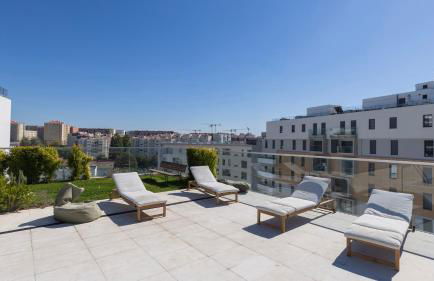 Soft Modern Flat With Pool & Gym by LovelyStay - Photo 37