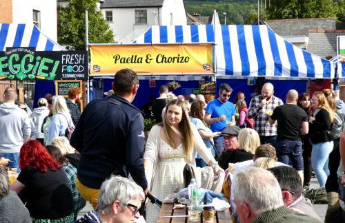 Chic 2-bedroom townhouse in vibrant Abergavenny - Foto 21