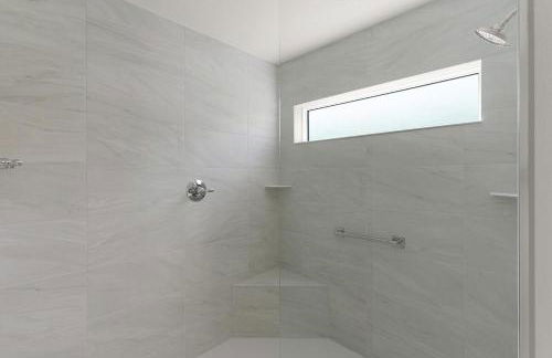 Spacious Golf Retreat-2 King Beds-Golf Cart- Full Kitchen & TVs in Every Room - Foto 8