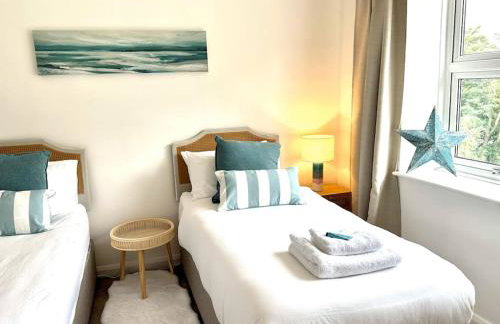 The Blue house on the wall - Foto 44