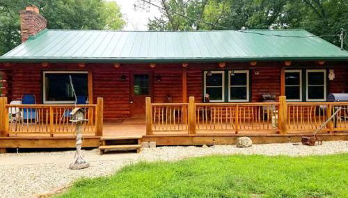 Charming Log Cabin Getaway with Private Hot Tub near Decatur, Illinois - Foto 4