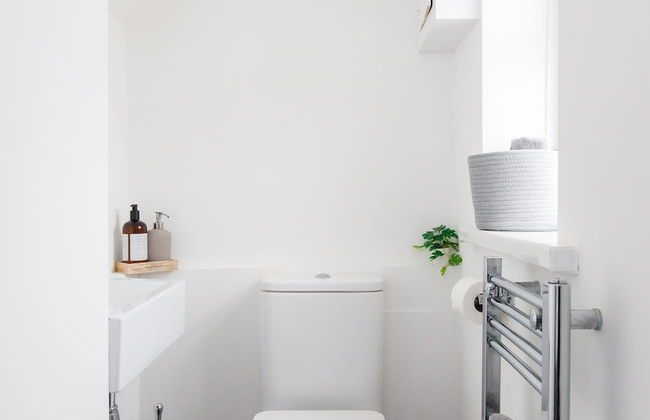 Bright Modern 4 br House 100 Metres From Beach - Photo 13