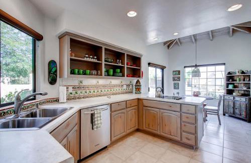 Country Club Home 2 BR, 2 BA and Den about 1 Mi to Golf - Foto 8