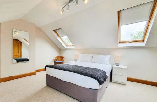 Parkgate Apartment - Near M90, Amazon, Edinburgh - Photo 1