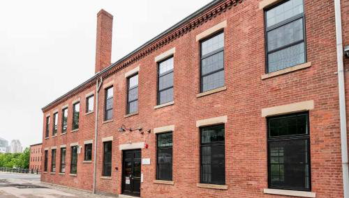 Jennifer's Historic Loft Glass Bedroom - Foto 4