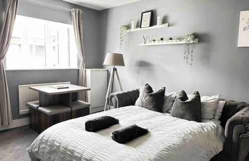 Spacious Southampton City Apartment with Courtyard - Foto 7