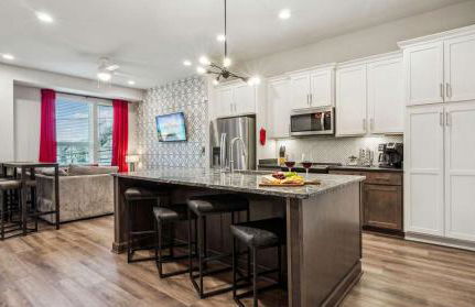 Private Home with Rooftop Game Room near Downtown - Foto 4