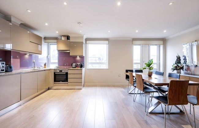 Beautiful 3-bed in the Heart of London With Parking-hosted by Sweetstay - Photo 19