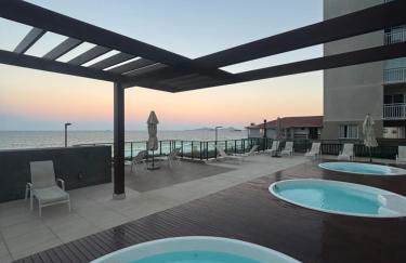 Apartamento Frente Mar, Churrasqueira, Piscina, Jacuzzi, 20 Minutos do Beto Carrero - Foto 29