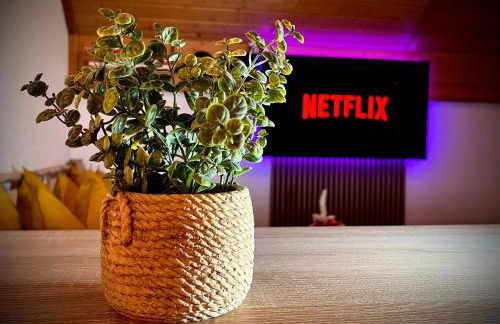 Stay by Home Deluxe Apartment WiFi-PS4-TV-Loft-Bath-Kitchen - Foto 15