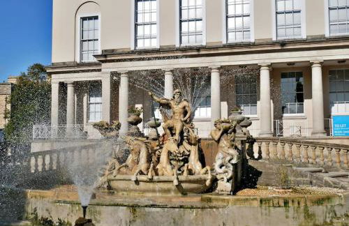 2-bedroom house in Cheltenham town centre - Photo 44