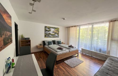 Helle FeWo am Waldrand - mit Balkon, Pool & Sauna - Foto 1