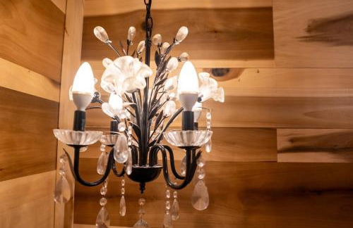 Romantic Cottage w Hot Tub & Views - Photo 6