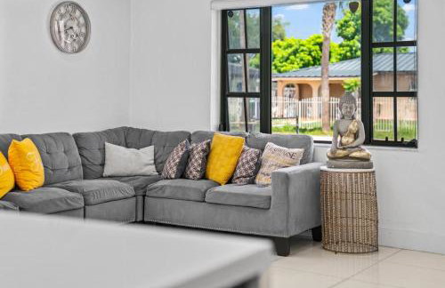 Luxury Vacation House in Miami’s Center! - Photo 5