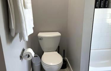 Charming 2BR Near Downtown & Attractions - Foto 24