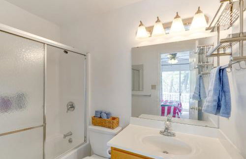 Balcony and Fire Pit Home on Lake of Ozarks! - Foto 14