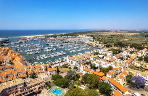 Bright Modern Beachside Apartment with Pool & Seaview - Foto 27