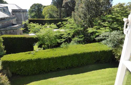 The Old Stables of heritage Tregrehan Garden Cottages on South Coast - Photo 14