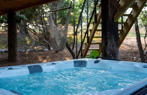 Treehouse Glamping at Pecan Haven W Hot Tub - Foto 37