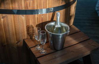 Chestnut Tree House with Hot tub & Sauna - Foto 9