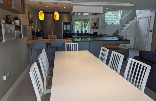 Unique, Spacious, Self-Built Eco Home with huge garden and movie room - Photo 14